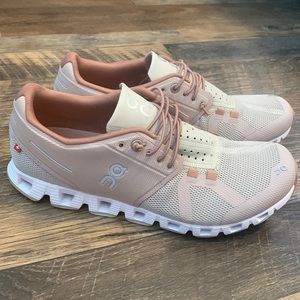 Women's ON Cloud running shoes size 8.5